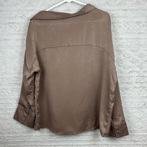 VERY J Unique Collared Shimmery Blouse Shoulder Buttons Large Funnel Neck - Picture 11 of 15
